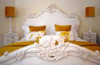 B&B Perth - WEE SUZIE STAYS - Stunning George St Apartment - Bed and Breakfast Perth