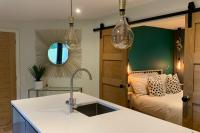 Parkside Lodge - Luxury Coastal Hideaway for Two - B&B Brixham