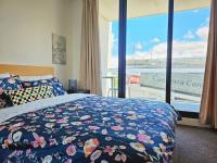 Lovely City 1BR Apt Free Parking & Facing Mall - B&B