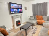 B&B Braunstone - Hometel Hidden Gem Large Comfy Home Can Sleep 14 - Bed and Breakfast Braunstone