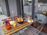 Appartement 80m2, terrasse sud, metro 7 direction Louvre à 8minutes, parking sous-sol, proche Paris-Bercy - Chambres d’hôtes