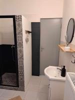 Cozy Town Center Retreat - Ferienwohnung Komorn