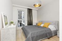 White & Gold Marble Apartment Łódź Fabryczna by Noclegi Renters - Bed and Breakfast Łódź