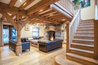Oak Lodge - The Sleeping Giant - Pen Y Cae Inn - Bed and Breakfast