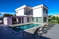 Villa Jacky in Poreč for 8 people with private pool just 900 meters from sea - Bed and Breakfast Poreč