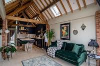 B&B Over Whitacre - Luxury private FARM BARN, Airport, NEC - Bed and Breakfast Over Whitacre