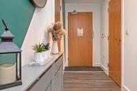PREMIUM AIRPORT SUITE~Free Parking~LUXURY Condition~BALCONY~FANTASTIC Location Close To Train Station & Town Centre - Chambres d'hôtes Luton