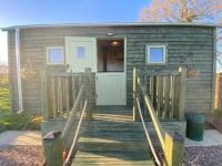 Badger's Den Shepherd's Hut - B&B Mollington