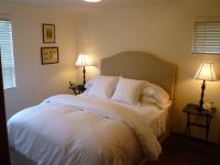 Quiet Residential Wallingford w/PARKING - B&B