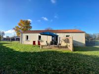 Gîte rénové au cœur du Vignoble Nantais, proche Hellfest, terrasse, jardin clos, parking, vélos à dispo - FR-1-306-1230 - Chambres d'hôtes Clisson