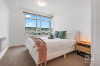 B&B Melbourne - Bright, Light Filled 1-Bedroom Apartment - Bed and Breakfast Melbourne