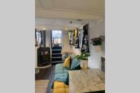 Narrow Boat moored in London - B&B Londra