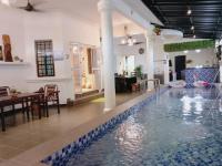 Comfortable Private Swimming Pool Homestay Melaka 20 Pax 5R3B - B&B Malacca