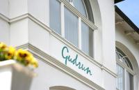 Villa Gudrun - 569 mit eigener Sauna, Dachterrasse, kleiner Meerblick - B&B Ostseebad Binz