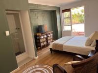 Lovely Garden Studio 2 - 10 minute walk to beach - B&B
