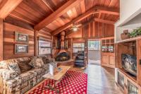 Deer Meadows: Adorable, Centrally Located Ruidoso Cabin with Private Hot Tub! - Bed and Breakfast Ruidoso