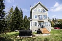*NEW* Stunning Waterfront Bright Chalet with Spa - B&B