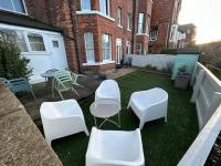 South Bay Garden Apartment - B&B Scarborough