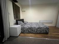 Modern Studio in Rayners Lane Pinner Harrow near wembley Greater London - Ferienwohnung Pinner