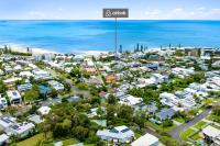 The Beach Treehouse - Bed and Breakfast Alexandra Headland