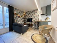 B&B Chartres - Le Floral - Parking - Self check in - Bed and Breakfast Chartres