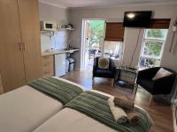B&B Cape Town - Lovely Garden Studio 5 - 10 min walk to the beach - Bed and Breakfast Cape Town