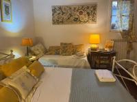 Basic Triple Room with Shared Bathroom