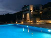 Villa Pebbles - B&B Trikoviló