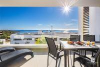 Modern apartment with sea and golf view - Bed and Breakfast Alcaidesa