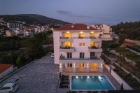 Villa Barbara & Zoran with free parking and heated swimming pool - B&B