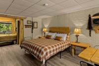 Stonegate Lodge King Bed, WIFI, 50in Roku TV, Salt Water Pool Room #110 - Ferienwohnung
