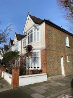 Interior Designed Flat near Kew Botanical Gardens - B&B London