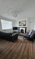 The Crescent, 3 bed house with 2-3 parking spaces, great for contractors and family - B&B