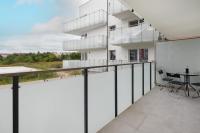 Modern Apartment with Balcony and Parking in Gdańsk by Noclegi Renters - B&B