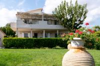 Tesys Studios and Apartments, by ZanteWize - Chambres d’hôtes Laganás