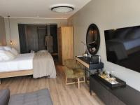 Kamer met Kingsize Bed en Uitzicht op Meer
