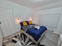 Luxury double bed with Private Bathroom, NETFLIX, work space and WiFi - Chambres d’hôtes Leeds