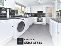 Sweetbriar House - By Sigma Stays - Bed and Breakfast