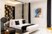 Queen Suite with Spa Bath