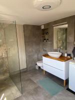 Dom nad jeziorem - B&B Rokity