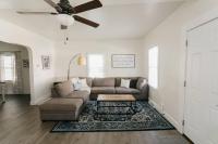 Beautiful Cape Cod House in Central Location - B&B