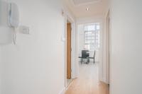 Town Centre penthouse apartment - Near Airport & Train Station - Bed and Breakfast