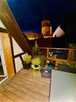 Joli 2 pièces, avec climatisation et grande terrasse, vue sur les toits, zone piétonne - Chambres d'hôtes Haguenau