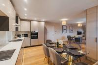 2BR Luxury Penthouse, Cinema Room, Private Parking - Ferienwohnung Windsor