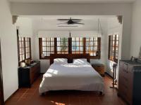 Bright & airy Spanish villa steps to sand GEN AC - Main House - B&B