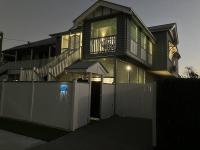 B&B Brisbane - Entire Upper Floor 1 Bedroom - Bed and Breakfast Brisbane