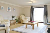 B&B Carmarthen - Spacious bungalow with estuary views - Bed and Breakfast Carmarthen