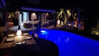 Villa CINTA classée- piscine chauffée- 100 m du lagon - Chambres d'hôtes Saint-Gilles les Bains