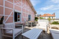 LES HALLES KEYWEEK Duplex with Terrace and Parking in Biarritz Center - Bed and Breakfast