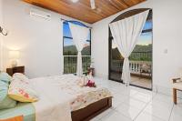 B&B Playas del Coco - Exquisite and Spacious 250m Villa in Coco VillaF - Bed and Breakfast Playas del Coco